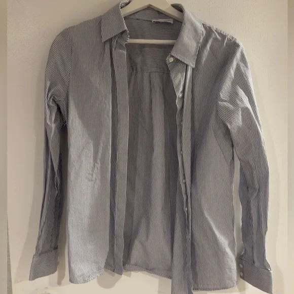 Calvin Klein Women’s Classic Blue and White Striped Shirt - Picture 4 of 8